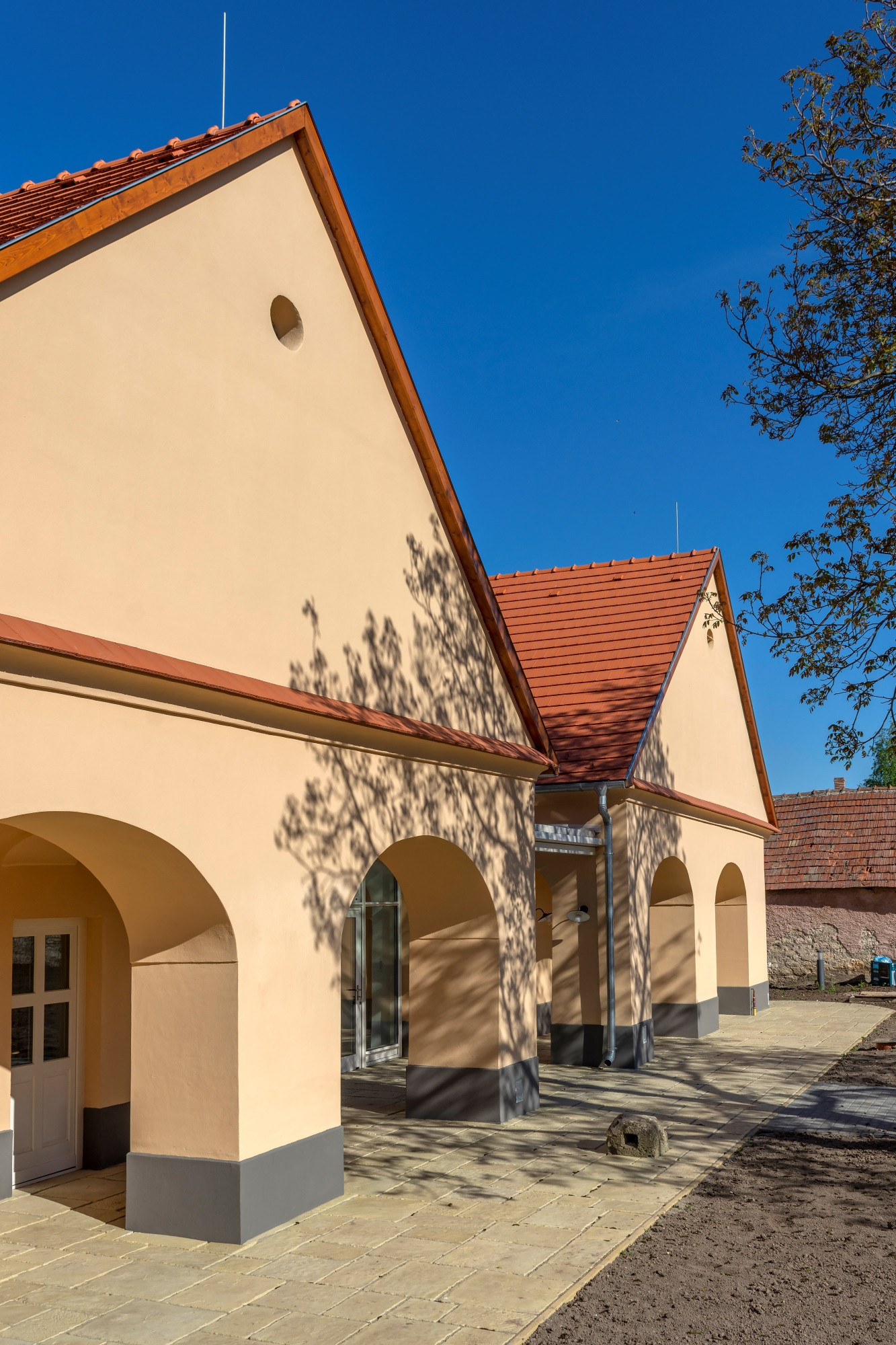 Oromfal a kert felől