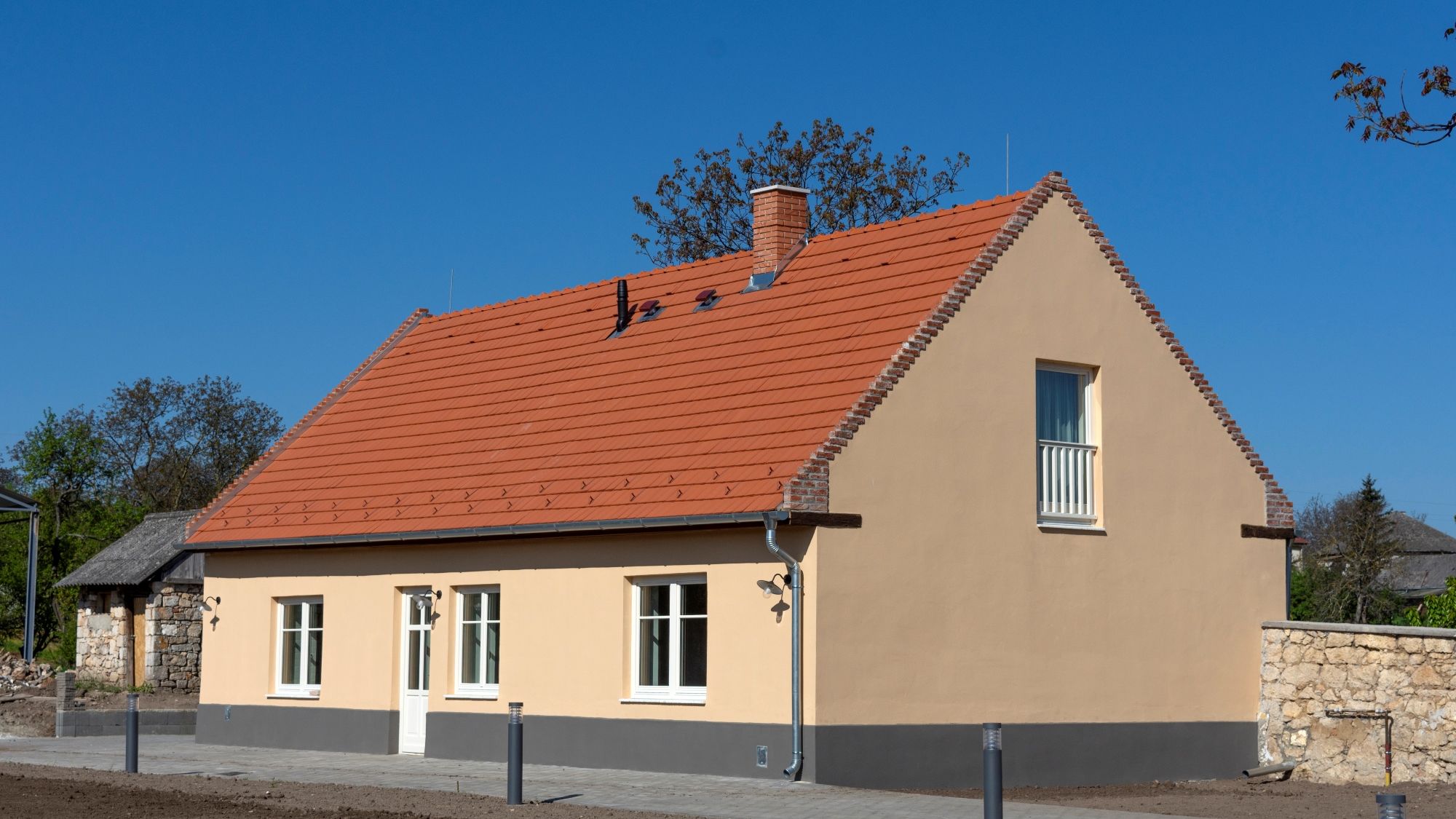 Utca felőli nézet